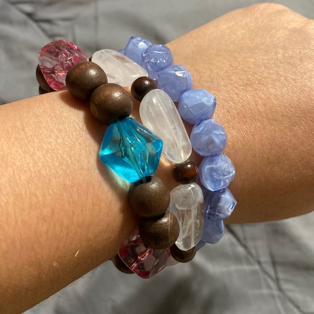 Who loves multi toned beaded bracelets?